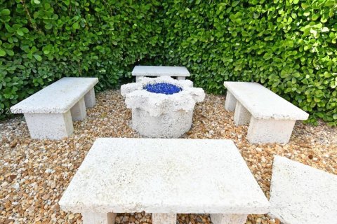 Villa ou maison à louer à Miami, Floride: 4 chambres, 162.86 m2 № 1982499 - photo 4