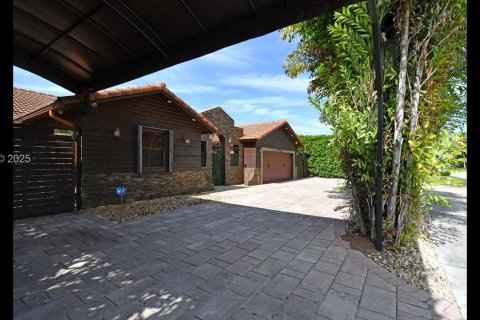 Villa ou maison à louer à Miami, Floride: 4 chambres, 162.86 m2 № 1982499 - photo 1