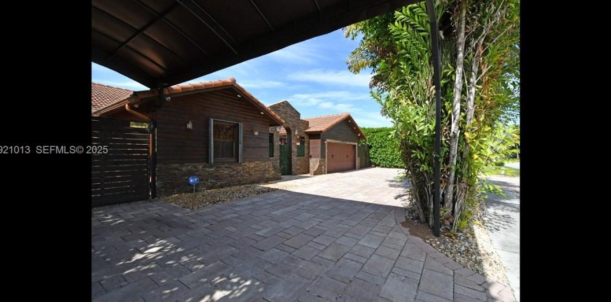 Villa ou maison à Miami, Floride 4 chambres, 162.86 m2 № 1982499