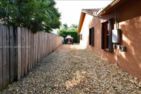 Villa ou maison à louer à Miami, Floride: 4 chambres, 162.86 m2 № 1982499 - photo 13