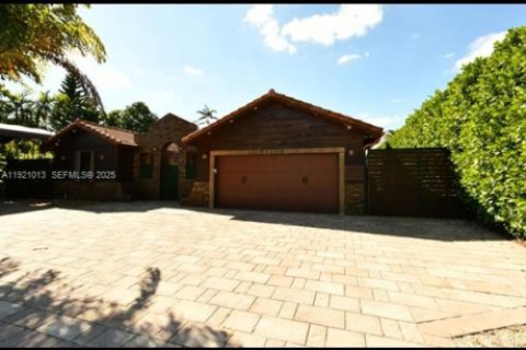 Villa ou maison à louer à Miami, Floride: 4 chambres, 162.86 m2 № 1982499 - photo 12