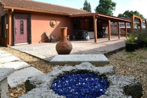 Villa ou maison à louer à Miami, Floride: 4 chambres, 162.86 m2 № 1982499 - photo 5