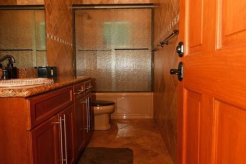 Villa ou maison à louer à Miami, Floride: 4 chambres, 162.86 m2 № 1982499 - photo 11