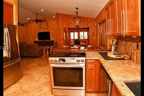 Villa ou maison à louer à Miami, Floride: 4 chambres, 162.86 m2 № 1982499 - photo 7