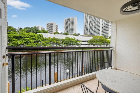 Купить кондоминиум в Норт-Майами-Бич, Флорида 2 спальни, 138.89м2, № 1977064 - фото 22
