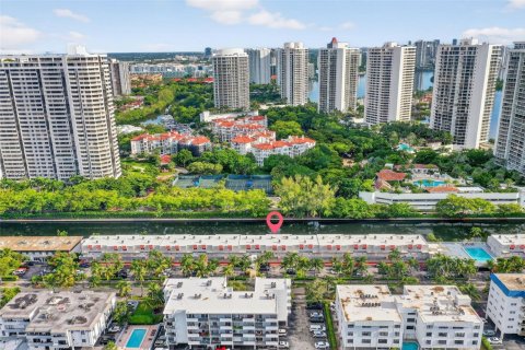 Купить кондоминиум в Норт-Майами-Бич, Флорида 2 спальни, 138.89м2, № 1977064 - фото 26