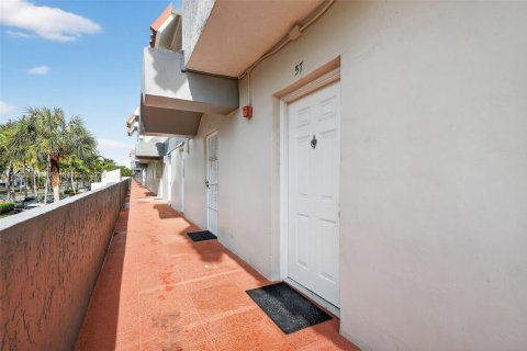 Купить кондоминиум в Норт-Майами-Бич, Флорида 2 спальни, 138.89м2, № 1977064 - фото 29