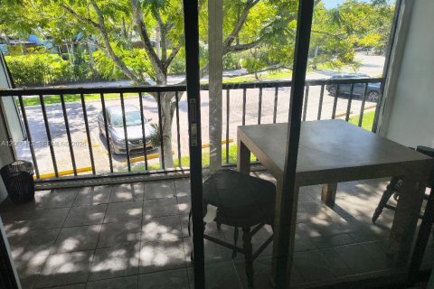 Copropriété à louer à Oakland Park, Floride: 1 chambre, 70.61 m2 № 2276635 - photo 2