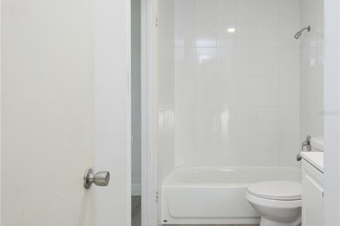 House in Orlando, Florida 2 bedrooms, 95.22 sq.m. № 1845189 - photo 8