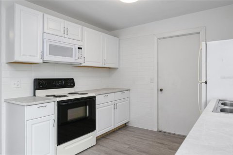 House in Orlando, Florida 2 bedrooms, 95.22 sq.m. № 1845189 - photo 3