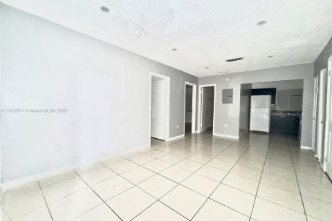 Villa ou maison à louer à Miami, Floride: 2 chambres, 309.46 m2 № 1969109 - photo 4