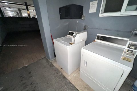 Villa ou maison à louer à Miami, Floride: 2 chambres, 309.46 m2 № 1969109 - photo 12