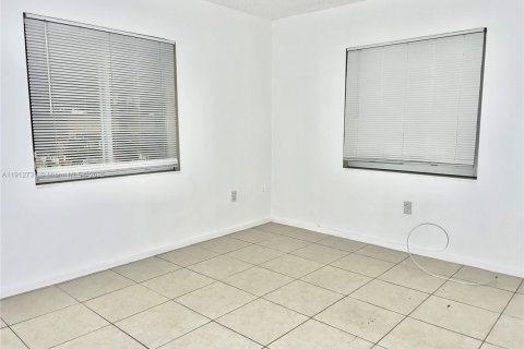 Villa ou maison à louer à Miami, Floride: 2 chambres, 309.46 m2 № 1969109 - photo 3