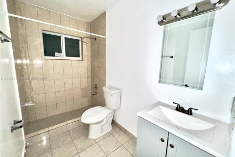Villa ou maison à louer à Miami, Floride: 2 chambres, 309.46 m2 № 1969109 - photo 9