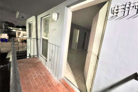 Villa ou maison à louer à Miami, Floride: 2 chambres, 309.46 m2 № 1969109 - photo 10