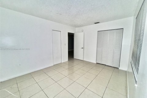 Villa ou maison à louer à Miami, Floride: 2 chambres, 309.46 m2 № 1969109 - photo 5