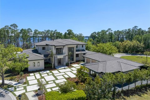 House in Orlando, Florida 6 bedrooms, 767.09 sq.m. № 2117552