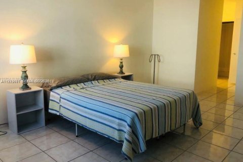 Copropriété à louer à Miami Beach, Floride: 1 chambre, 81.75 m2 № 1976794 - photo 4