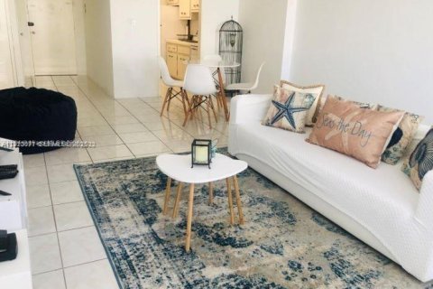 Copropriété à louer à Miami Beach, Floride: 1 chambre, 81.75 m2 № 1976794 - photo 1