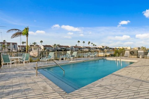 Copropriété à vendre à Madeira Beach, Floride: 3 chambres, 169.64 m2 № 1787635 - photo 13