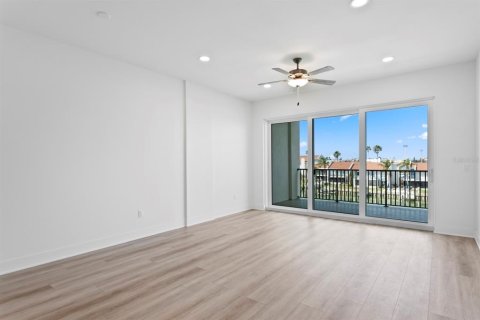 Copropriété à vendre à Madeira Beach, Floride: 3 chambres, 169.64 m2 № 1787635 - photo 29