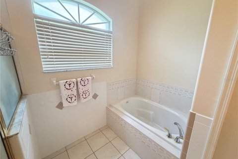 House in Orlando, Florida 4 bedrooms, 255.02 sq.m. № 2215918 - photo 20