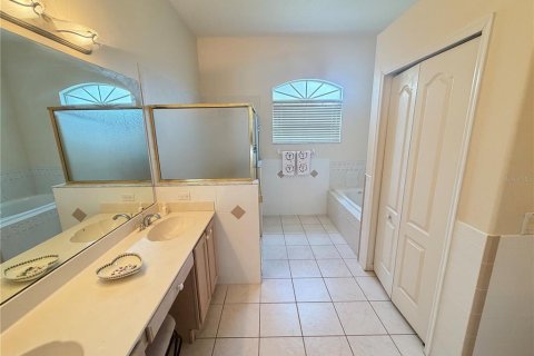 House in Orlando, Florida 4 bedrooms, 255.02 sq.m. № 2215918 - photo 17