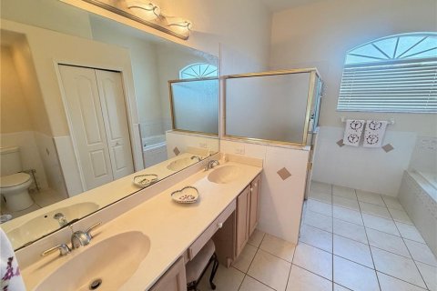House in Orlando, Florida 4 bedrooms, 255.02 sq.m. № 2215918 - photo 19