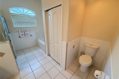 House in Orlando, Florida 4 bedrooms, 255.02 sq.m. № 2215918 - photo 18