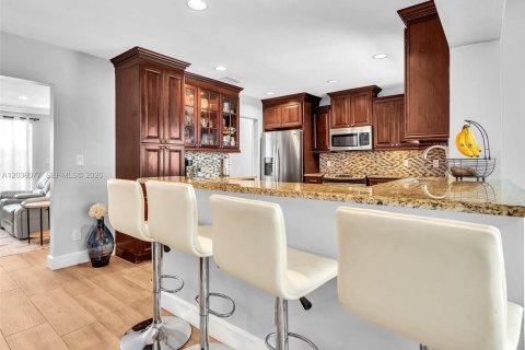 House in Pembroke Pines, Florida 4 bedrooms, 167.97 sq.m. № 2086902 - photo 13