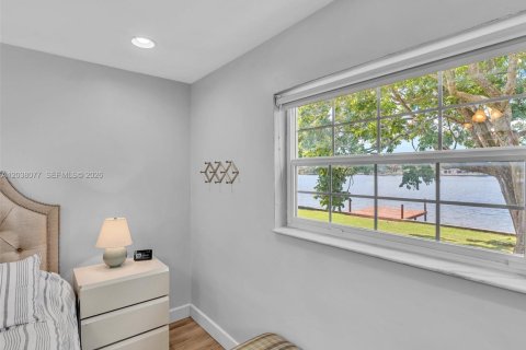 House in Pembroke Pines, Florida 4 bedrooms, 167.97 sq.m. № 2086902 - photo 25