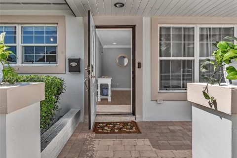 House in Pembroke Pines, Florida 4 bedrooms, 167.97 sq.m. № 2086902 - photo 5