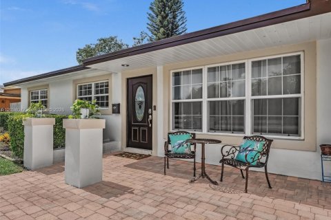 House in Pembroke Pines, Florida 4 bedrooms, 167.97 sq.m. № 2086902 - photo 4