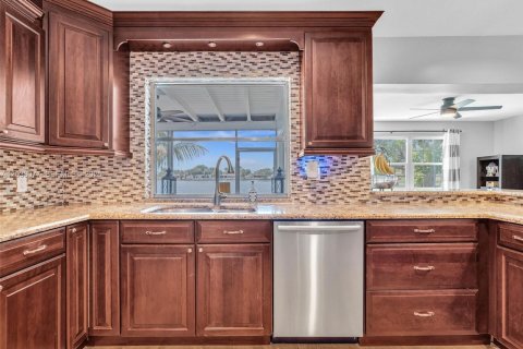 House in Pembroke Pines, Florida 4 bedrooms, 167.97 sq.m. № 2086902 - photo 18