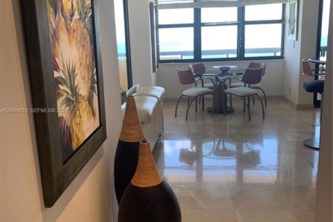 Copropriété à louer à Miami Beach, Floride: 2 chambres, 93.37 m2 № 2386911 - photo 2
