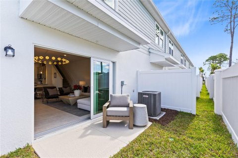 Townhouse in Palm Bay, Florida 3 bedrooms, 165.55 sq.m. № 2409022 - photo 27