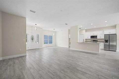 Casa en venta en Brooksville, Florida, 4 dormitorios, 197.42 m2 № 1903687 - foto 5
