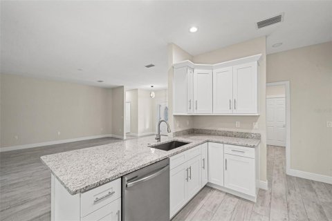 Casa en venta en Brooksville, Florida, 4 dormitorios, 197.42 m2 № 1903687 - foto 12