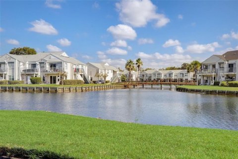 Condo in Orlando, Florida, 2 bedrooms  № 2222002 - photo 26
