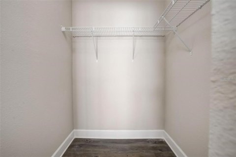 Condo in Orlando, Florida, 2 bedrooms  № 2222002 - photo 17