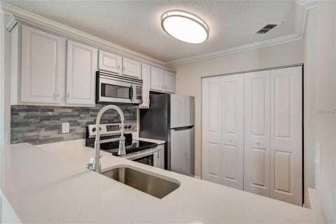Condo in Orlando, Florida, 2 bedrooms  № 2222002 - photo 11