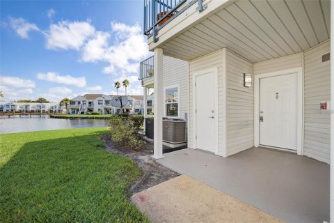 Condo in Orlando, Florida, 2 bedrooms  № 2222002 - photo 4