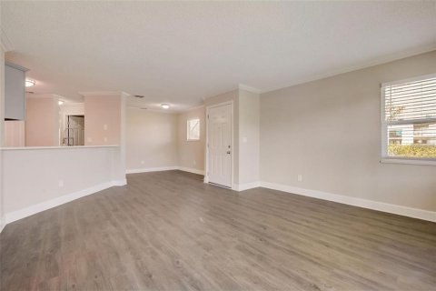 Condo in Orlando, Florida, 2 bedrooms  № 2222002 - photo 6