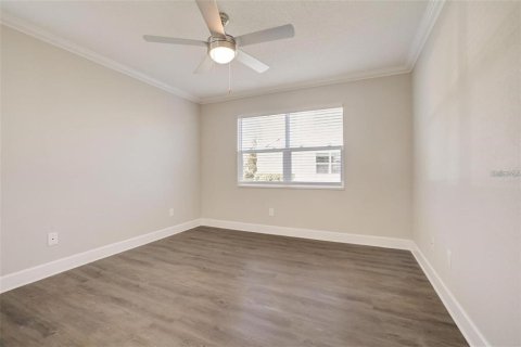 Condo in Orlando, Florida, 2 bedrooms  № 2222002 - photo 22