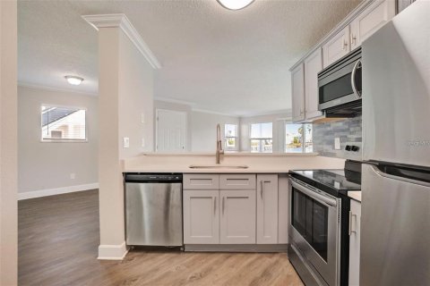 Condo in Orlando, Florida, 2 bedrooms  № 2222002 - photo 14