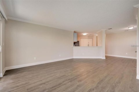 Condo in Orlando, Florida, 2 bedrooms  № 2222002 - photo 9