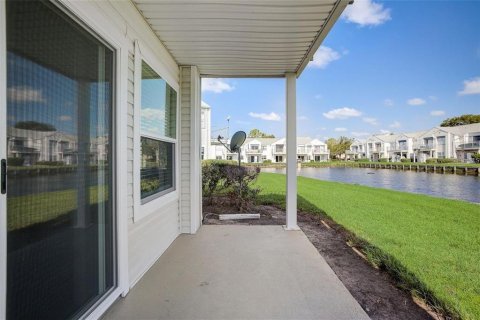 Condo in Orlando, Florida, 2 bedrooms  № 2222002 - photo 28