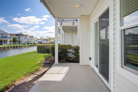Condo in Orlando, Florida, 2 bedrooms  № 2222002 - photo 29