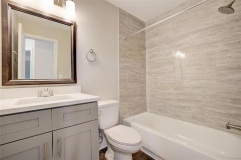 Condo in Orlando, Florida, 2 bedrooms  № 2222002 - photo 21