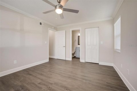 Condo in Orlando, Florida, 2 bedrooms  № 2222002 - photo 24